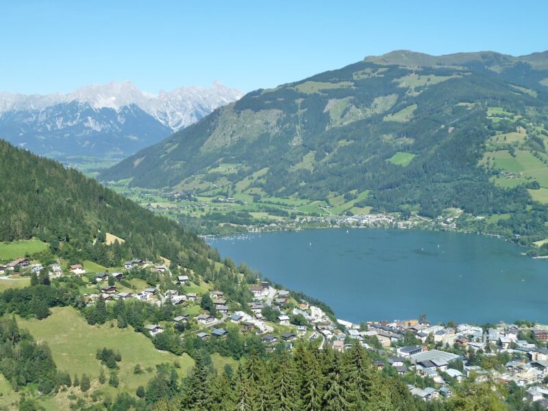 Mountain lakes in Austria. Image © PlanetSKI